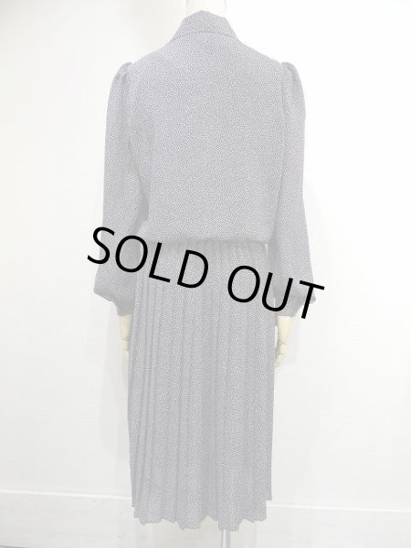 画像4: USA製 70〜80s Breli スカーフループ 付き オープンカラー ピン ドット プリーツ ワンピース (4)