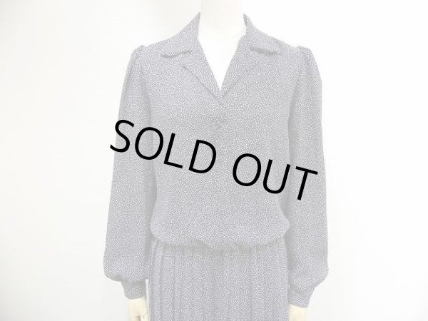 画像2: USA製 70〜80s Breli スカーフループ 付き オープンカラー ピン ドット プリーツ ワンピース (2)