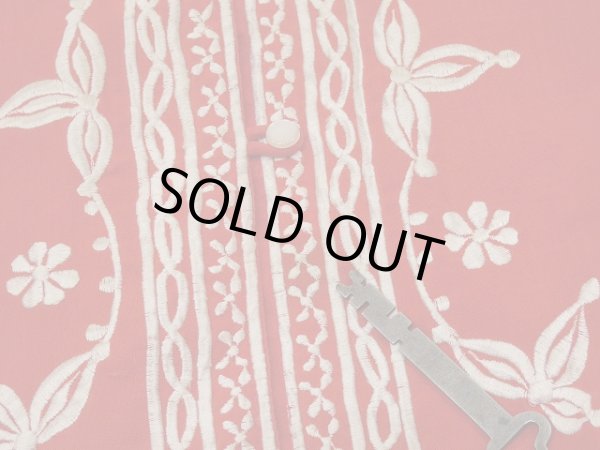 画像10: 70s ビンテージ The emporium バンドカラー オリエンタル エンブロイダリー 八分袖 刺繍 前開き チュニック  (10)