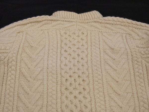 画像12: IRELAND製 60s 70s ビンテージ ROUND TOWER ケーブル編み アラン フィッシャーマン ニット セーター (12)