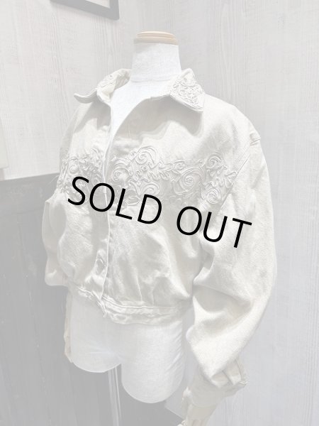 画像2: USA製 80s ビンテージ LORRAINE WARDY エンブロイダリー コード刺繍 クロップド丈 ベージュ デニム ショート ジャケット (2)