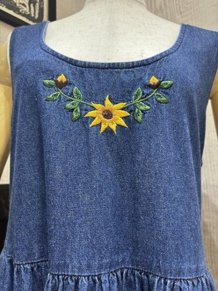 画像3:  USA製 80s 90s サンフラワー ひまわり エンブロイダリー デニム ノースリーブ ロング ワンピース (3)