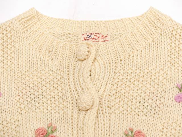 イギリス製 60s Hand Knitted ビンテージ お花 刺繍 くるみボタン 