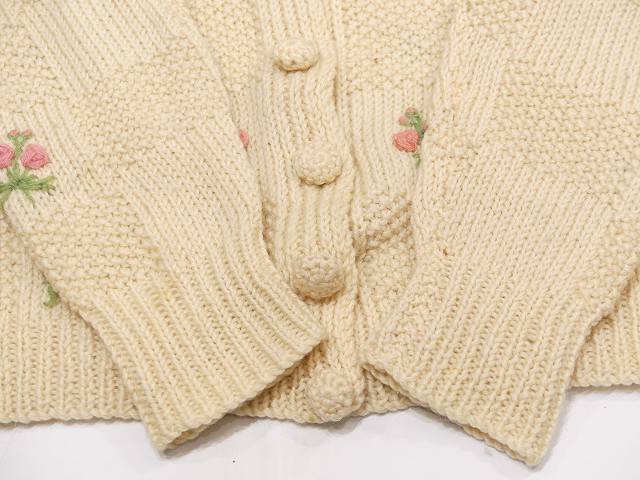 イギリス製 60s Hand Knitted ビンテージ お花 刺繍 くるみボタン 