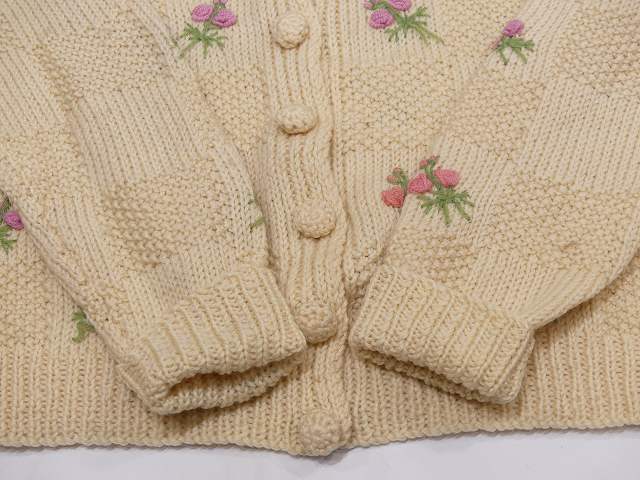 イギリス製 60s Hand Knitted ビンテージ お花 刺繍 くるみボタン
